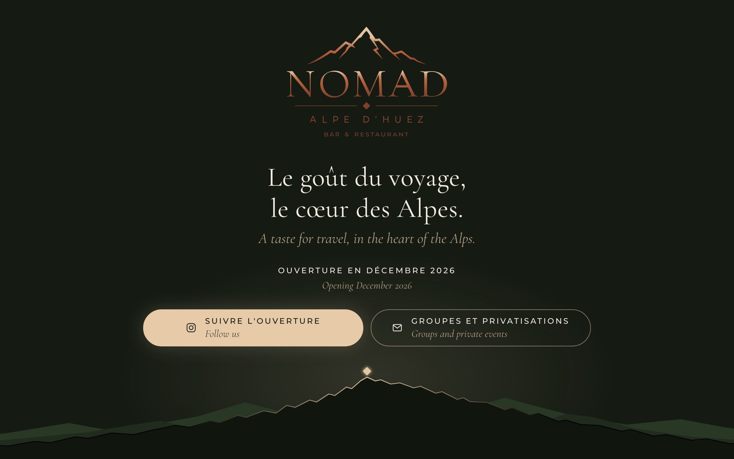 La page d'attente du site NOMAD Alpe d'Huez : le logo cuivré, « Le goût du voyage, le cœur des Alpes. », l'ouverture en décembre 2026 et deux boutons.
